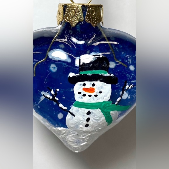 ORIGINAL Hand Painted 3D Snowman Scene on Puffed Glass Heart Christmas Ornament - Picture 3 of 4
